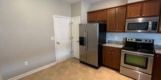 **OFFERING REFUNDABLE APPLICATION FEES** Fantastic 3BD, 2.5BA North Raleigh Townhome with Fenced Backyard in an HOA Community with Premier Amenities Gallery 4