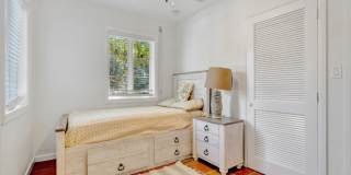 ALL THE CHARM! - Siesta Key 1+ acre on the Bay - 3 bed/ 2 bath pool home Gallery 27