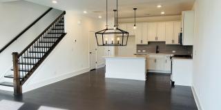 LIKE NEW IN PARK VUE! Townhome located across from Westside Park in Atlanta! MUST SEE! Gallery 9