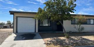 4BD/2BA In La Mirage. Nice Backyard! Gallery 1