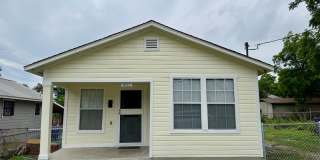Cute 2/1 Home Available for Immediate Move In! Gallery 1