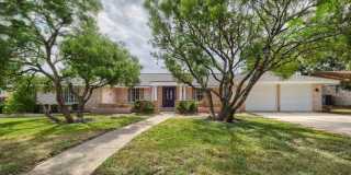 Beautiful 4-Bedroom Windcrest Home with Pool Gallery 1