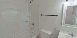 5BR Renovated Home - Accepting Section 8 Gallery 13
