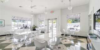 4925 Collins Ave Gallery 36