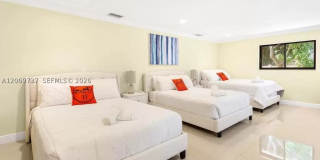 437 Holiday Dr Gallery 11