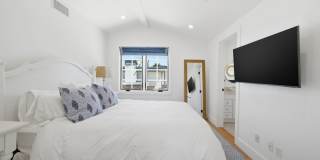 Modern Furnished Balboa Peninsula Beach House with Rooftop Deck Gallery 26