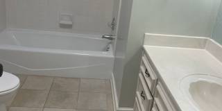 Spacious 4 Bedroom near Guilford College Gallery 25