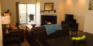 Beautiful and Quiet Upstairs 2 Bedroom 2 Bath Apartment with Wonderful Views Gallery 3