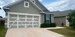 Stop the Car ~ 4/2 Single Story ~  w/ All Appliances Included ~ Solar Panels TOO! Gallery 1
