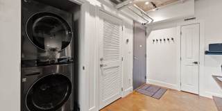 Fully Furnished Designer Loft with Parking & Monument Views! Gallery 18