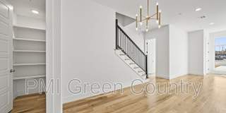 118 East Elgin Street Gallery 16