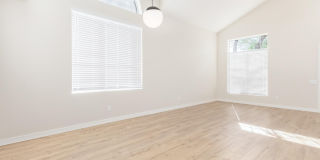 1018 W Kings Avenue Gallery 17