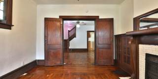 4 Bedroom North Campus Newly Remodeled House with 2 Decks and Patio Gallery 14