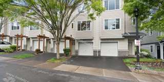 2ND MONTH FREE! Charming Townhome w/ Fireplace, Balcony & More Near Progress Ridge! Gallery 3