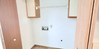 Great 3 Bed 2 Bath 2 Car Garage Flat Duplex- Pets ok! Gallery 7