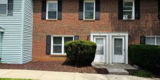 4 Bedroom 2.5 Bath Townhouse 4 Bedroom 2.5 Bath Townhouse Gallery 1