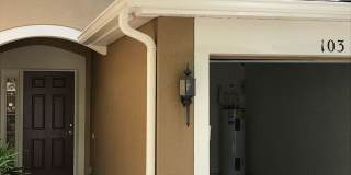 Beautiful 2 bed 2 bath Townhome in Gated Community Gallery 1