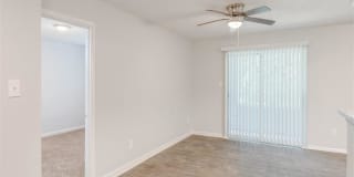 Hub at 934 Apartments Gallery 10