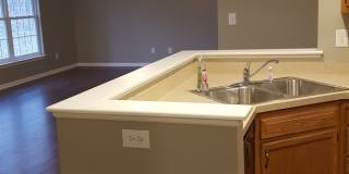 3 bed, 2 bath Home with GARAGE! Gallery 4