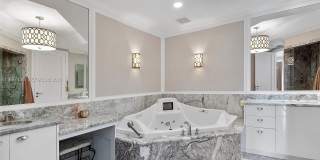 16047 Collins Avenue Gallery 29