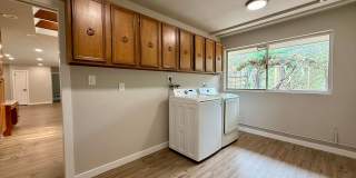 Stylish 3-Bedroom Remodel with Two Fireplaces and Mountain Views Gallery 35