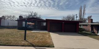 3 bedroom 1 1/2 Bath Home Fenced yard 2 Car Garage-Dog Friendly! Gallery 1