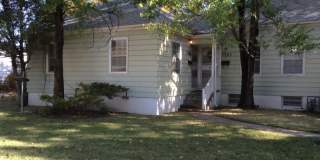 NICELY UPDATED 2 BEDROOM, 1 BATHROOM APARTMENT NICELY UPDATED 2 BEDROOM, 1 BATHROOM APARTMENT Gallery 1