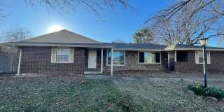 2 Bedroom Duplex in Southern Hills - Great Location! Gallery 1