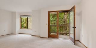 Beautifully Updated 2-Bedroom, 2-Bath Condo Near Downtown Kirkland Beautifully Updated 2-Bedroom, 2-Bath Condo Near Downtown Kirkland Gallery 9