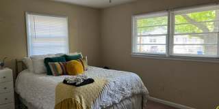 Charming Chapel Hill Cottage Near UNC with Spacious Backyard Charming Chapel Hill Cottage Near UNC with Spacious Backyard Gallery 8