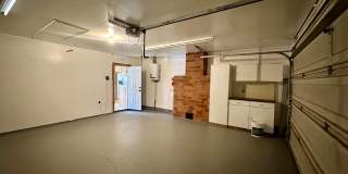 Pet-Friendly 4 Bedroom Home with Fenced Yard & Air Conditioning Gallery 17