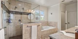 629 Boulevard NE Gallery 38