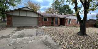 3 Bed 2 Bath House with 2 Car Garage. Gallery 1