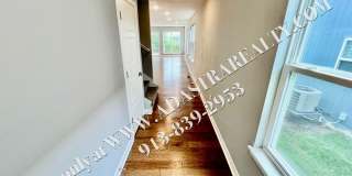 Beautiful Like New 4 Bed 4 Bath Home in Overland Park-Available in MAY!! Gallery 6