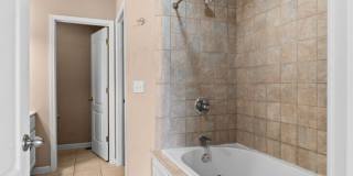 Spacious Duplex in Cape Gallery 18