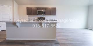 New Construction with Pond View! 4 Bed 2 Bath Broken Arrow Gallery 24