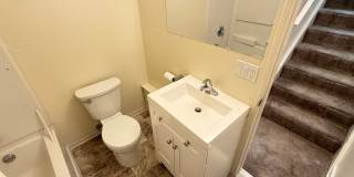 Updated 3-bedroom, 1 bath triplex in Springfield! Gallery 30