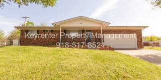3 Bed 1.5 Bath in Great Midtown Location! Gallery 3