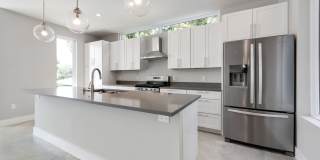 UT PRE-LEASE: 2018 Construction - 6 BR / 5 BA North Campus - Walk to UT - Designer Finishes - Chef's Kitchen Gallery 1