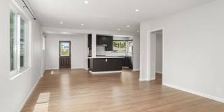 Upgraded Oceanside 3 Bedroom, Available Now! Small Pet OK! Gallery 7