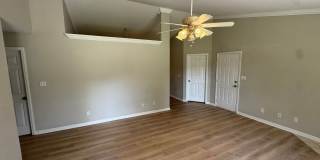 Single-Level Living in an Unbeatable Location Gallery 5