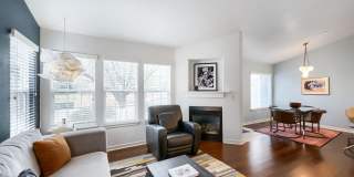 2 BDR Gorgeous Updated Townhome with Huge Garden Gallery 11