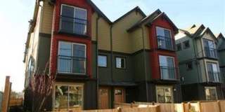 Stylish 3BR/3.5BA Townhome with Vaulted Ceilings & Attached Garage Gallery 1