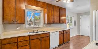 Great house near UCCS with 2x kitchen and 2x laundry! Gallery 15