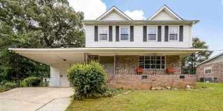 4 bed & 2.5 bath with a pool Gallery 1
