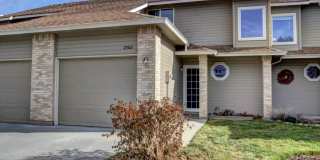 Spacious 3 bed Townhome with Fenced Yard, Garage, & Community Pool in Prime Boise Location! Gallery 1