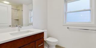 Queen Anne water view 3 bed 2 bath with den and 2 parking spaces Gallery 5