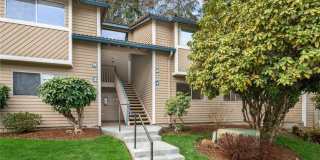 Beautiful 2 bed with private patio and outdoor space Gallery 1