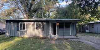 305 SE Arter Gallery 1