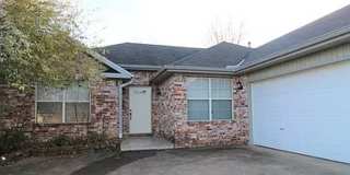 BEAUTIFUL HOME IN GREAT LOCATION! Gallery 1